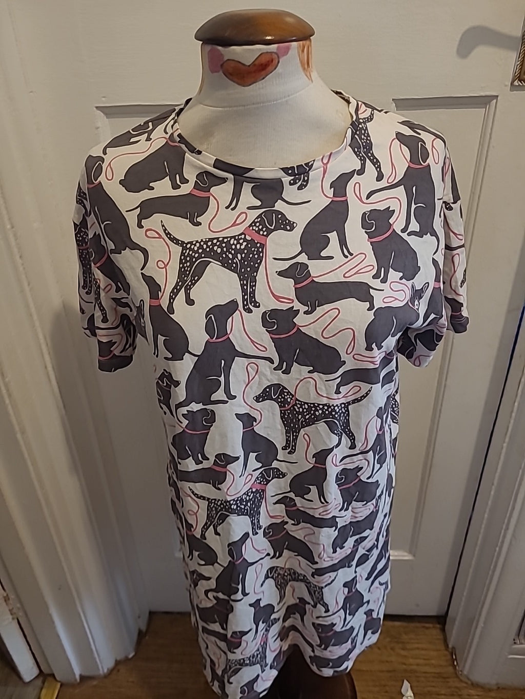 Ladies Always Dreaming Size Small Dog Design Short Sleeved Nighty
