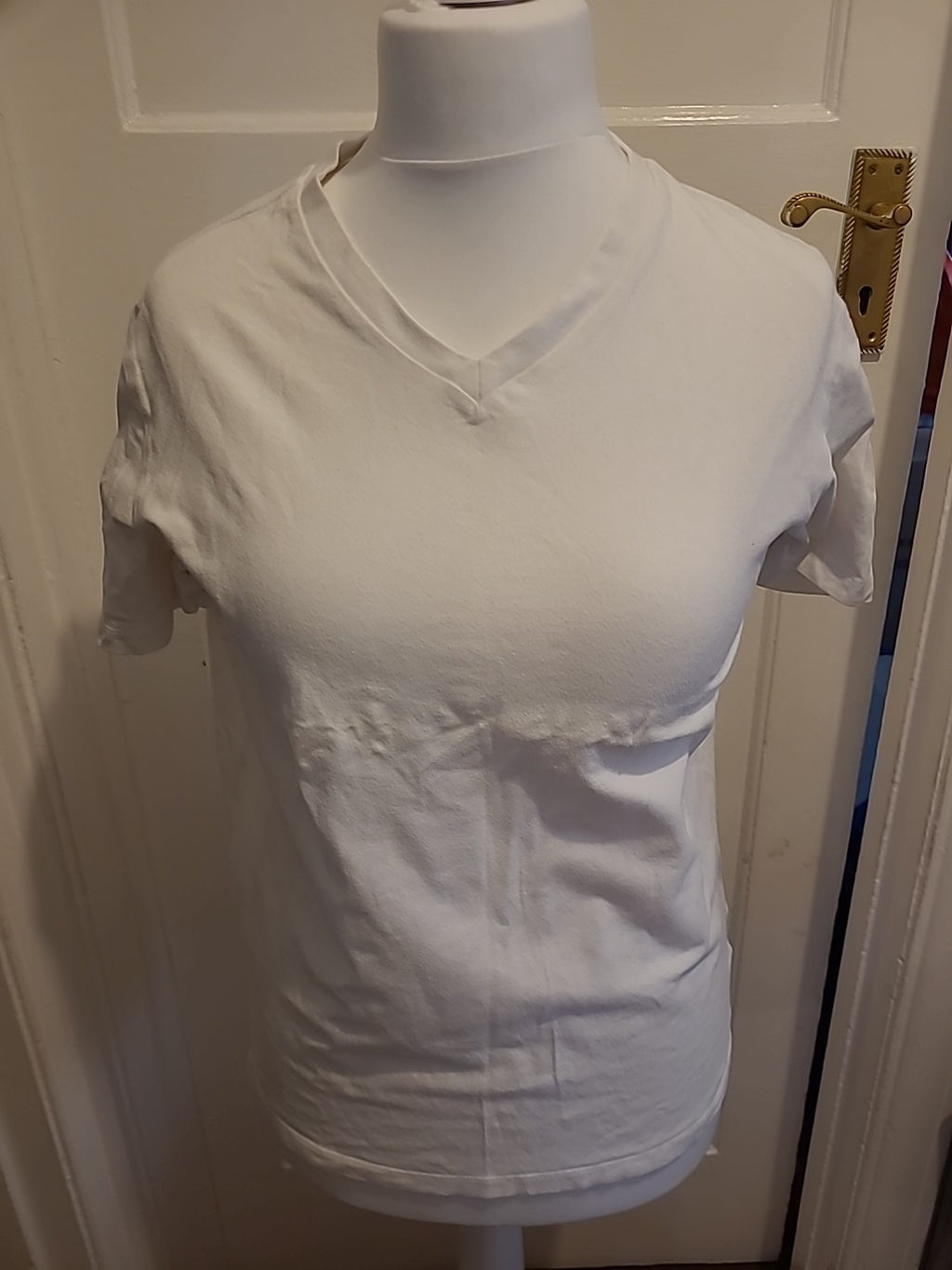 Mens Gap Size Medium V Neck Tshirt