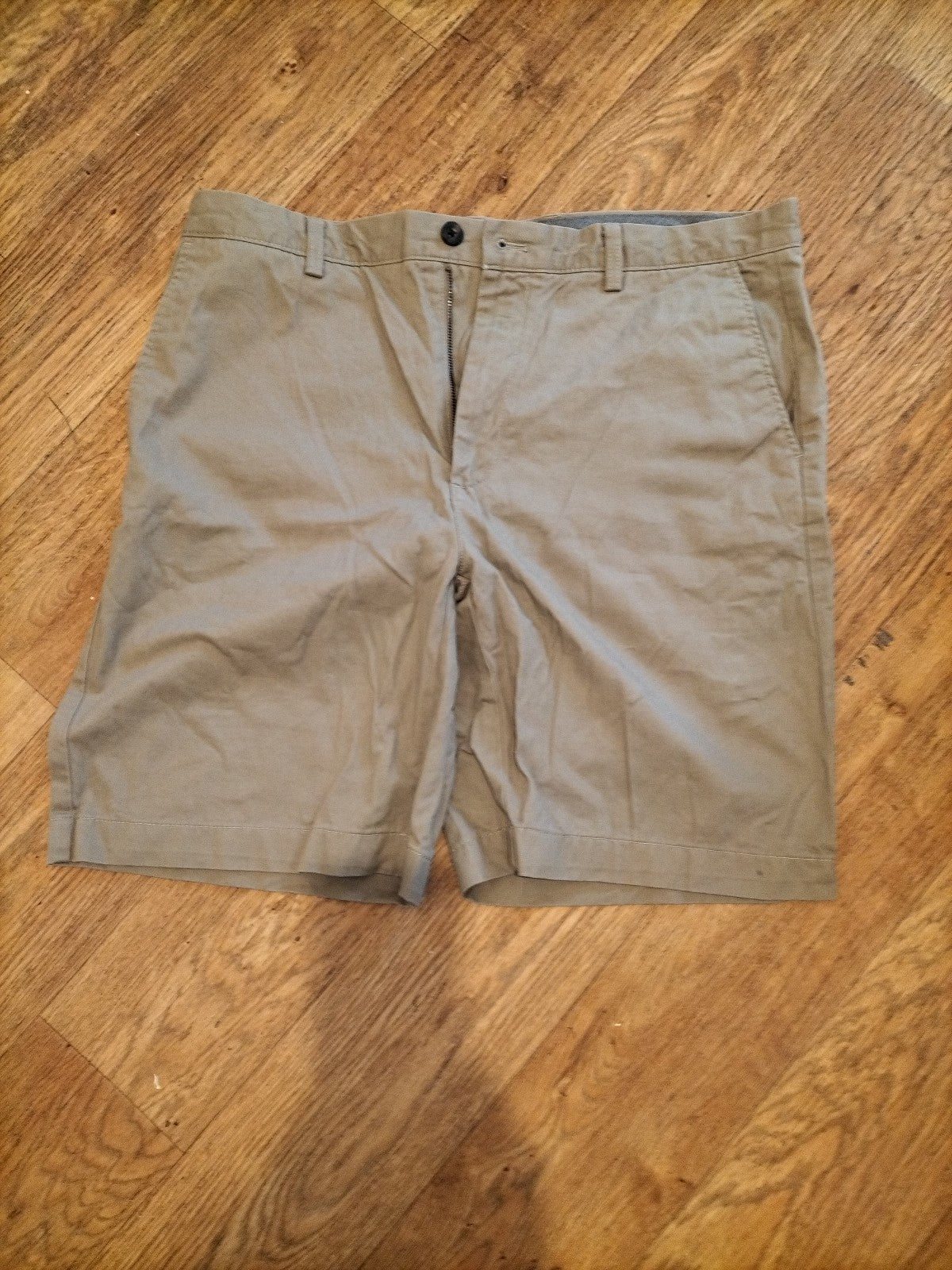 Mens Amazon Essentials Size 36" Beige Chino Shorts