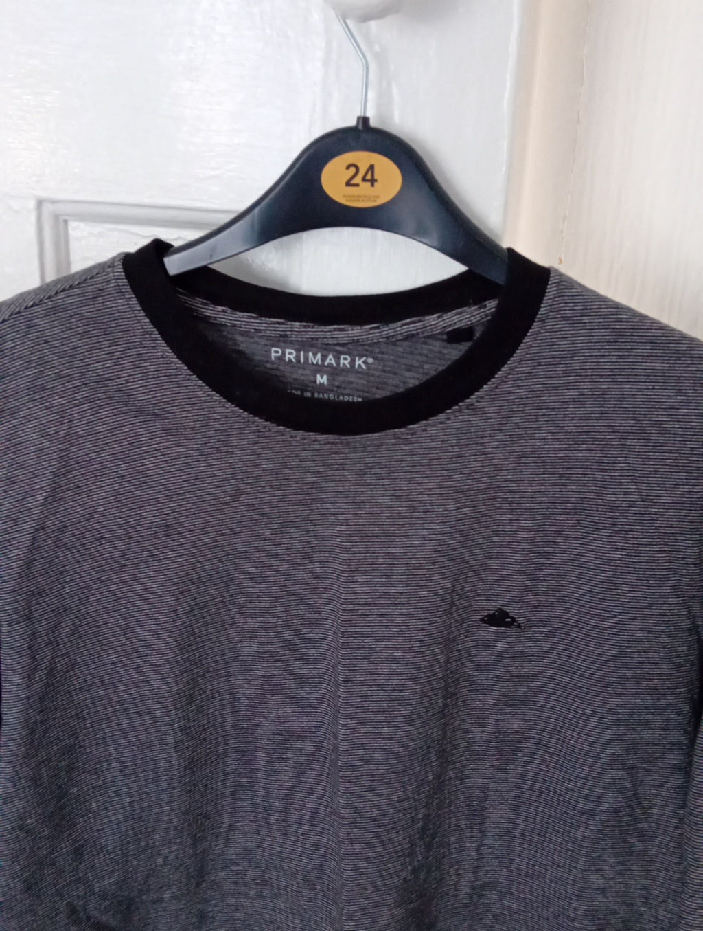 Mens Long Sleeved Top Size Med Black/grey Stripe