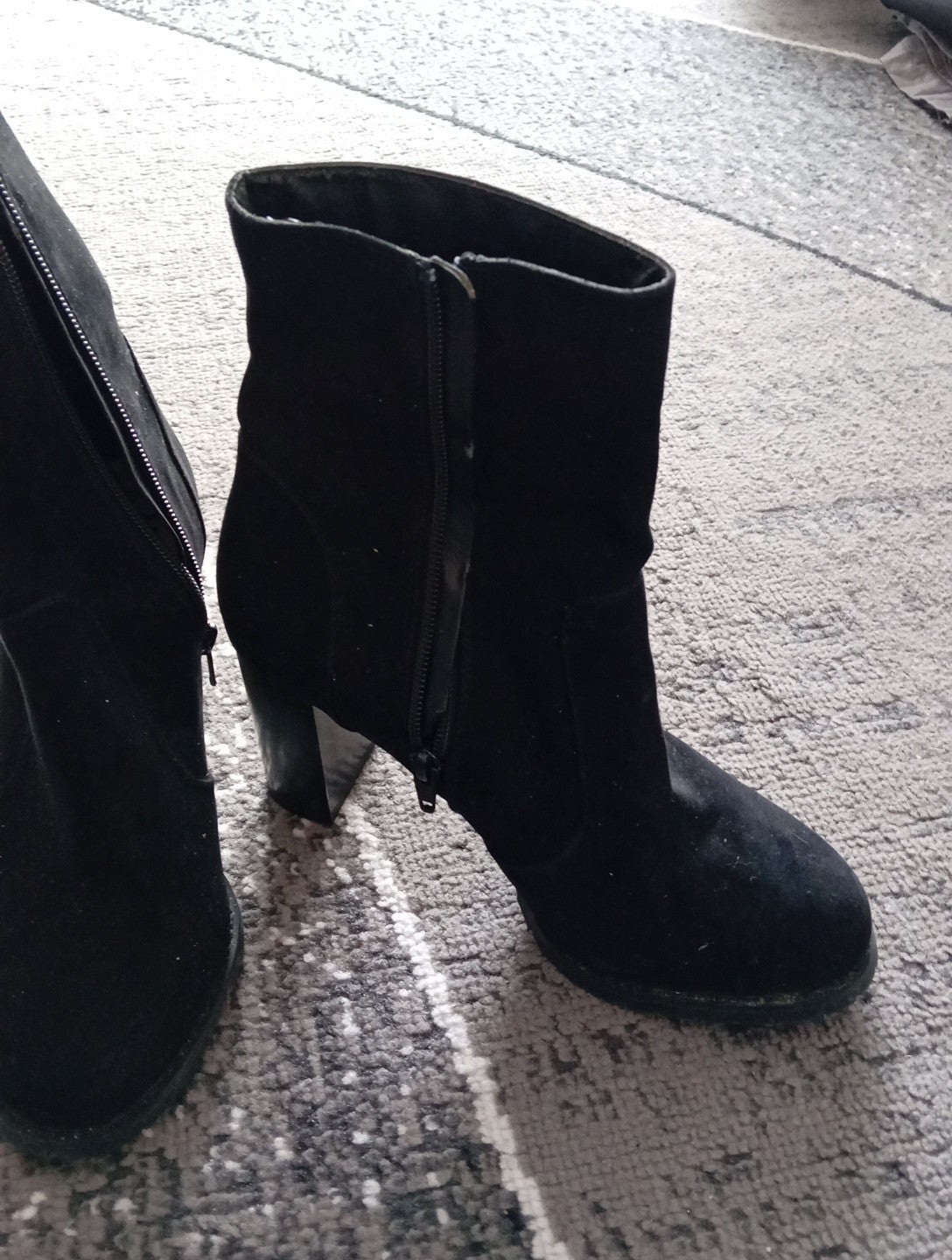 Ladies Black Boots Savannah Miller Size 4 Free Delivery
