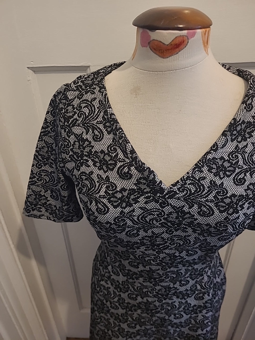 Ladies M&Co Size 10 Grey Black Floral Short Sleeved Dress