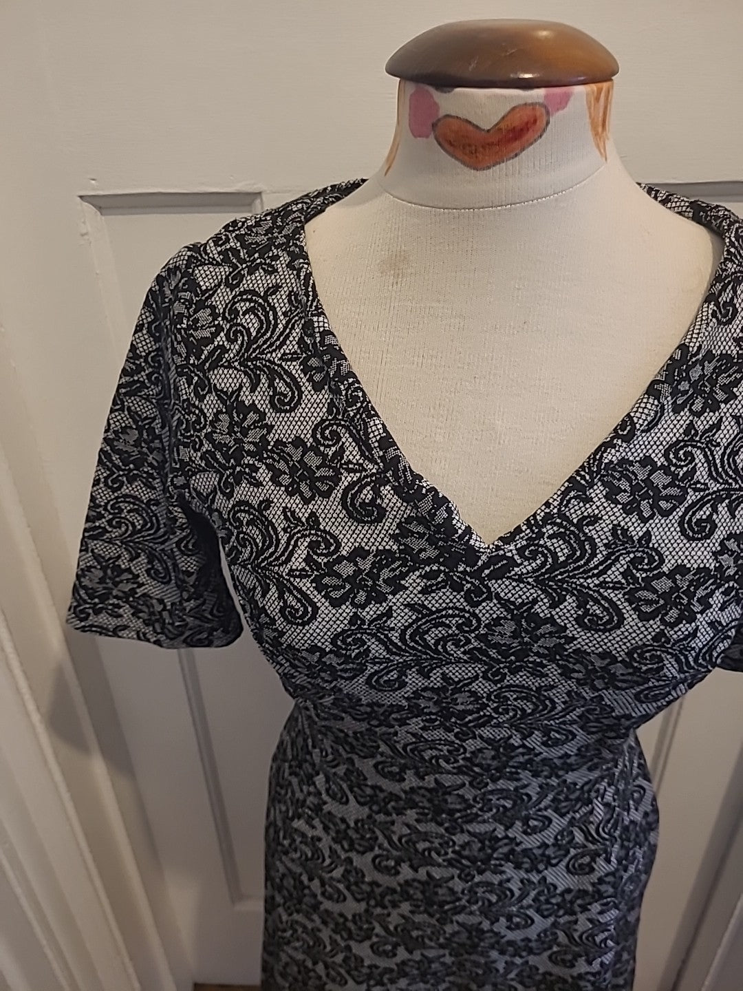Ladies M&Co Size 10 Grey Black Floral Short Sleeved Dress