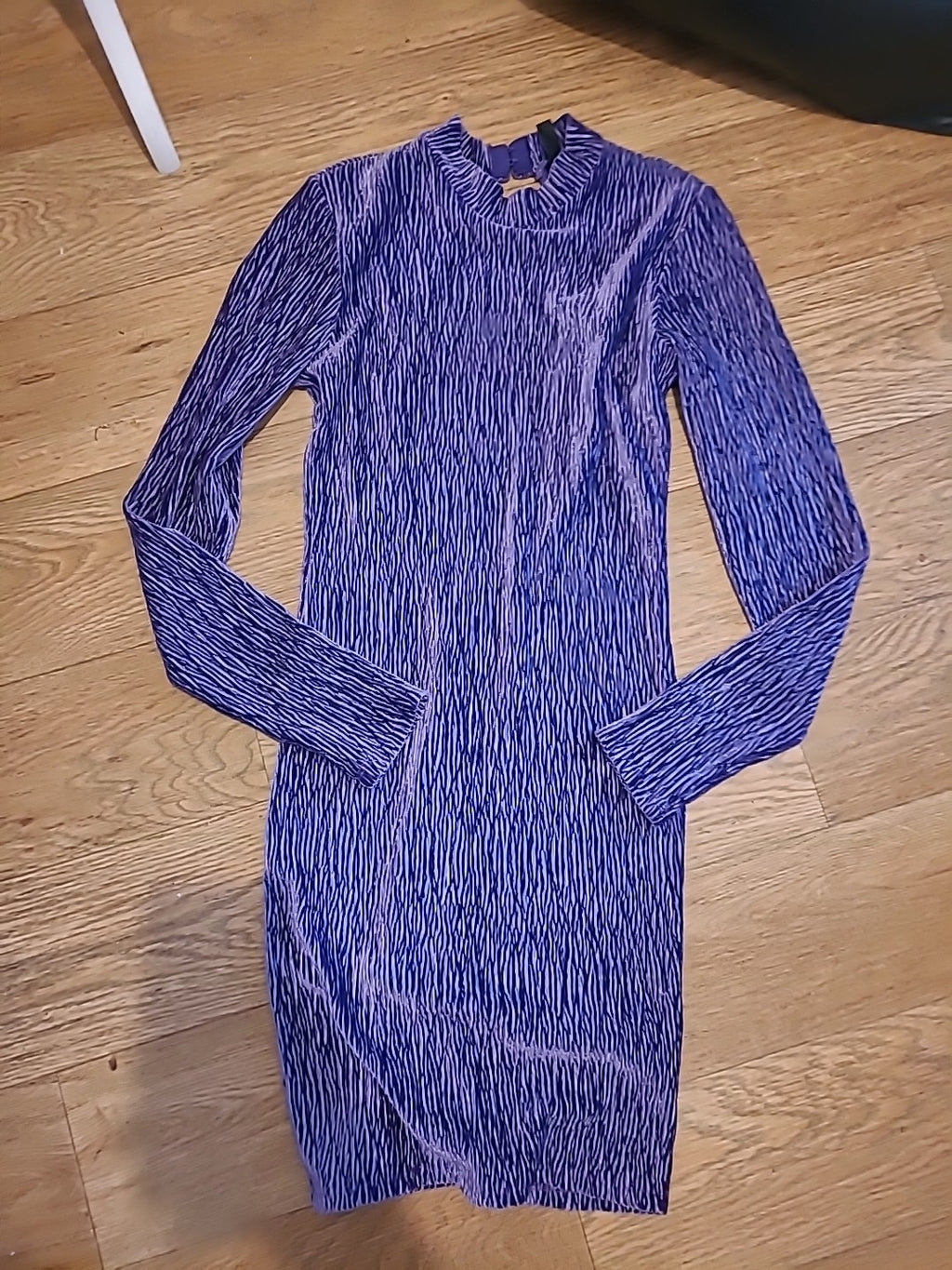 Ladies Divided Size XS Purple Crinkle Long Sleeved Open Back Dress