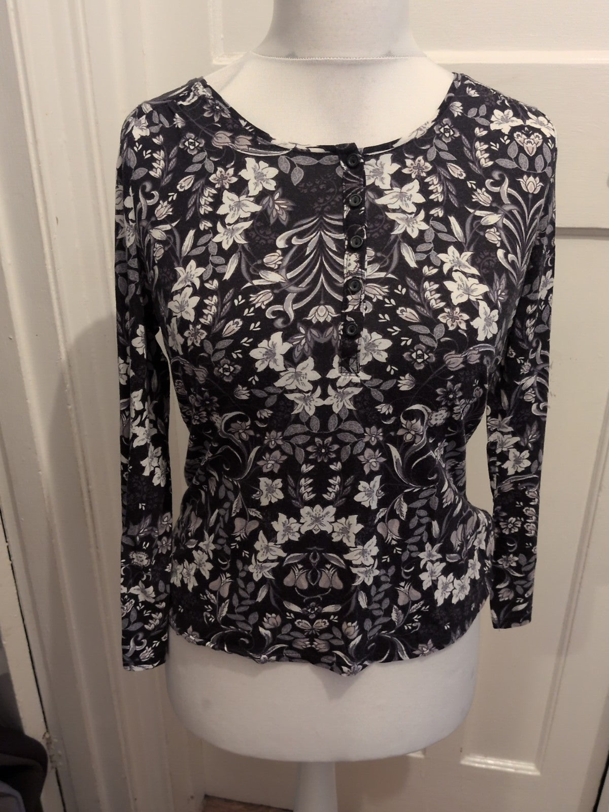 TU 12 Black/Grey/White Long Sleeve Floral Blouse