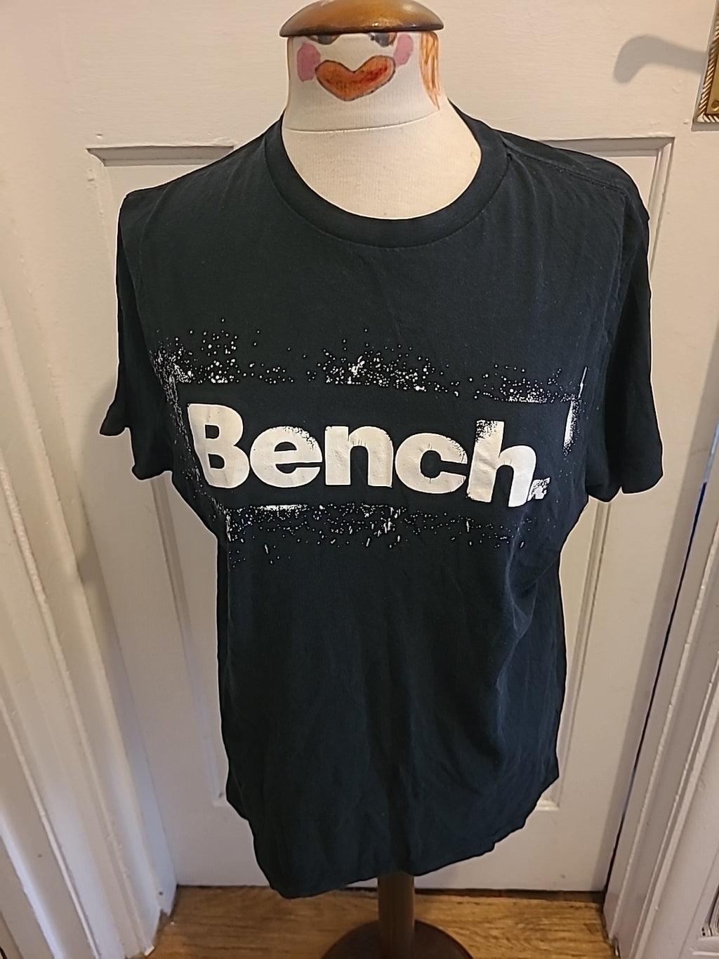 Mens Bench Size Large Black Print Tshirt