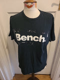 Mens Bench Size Large Black Print Tshirt