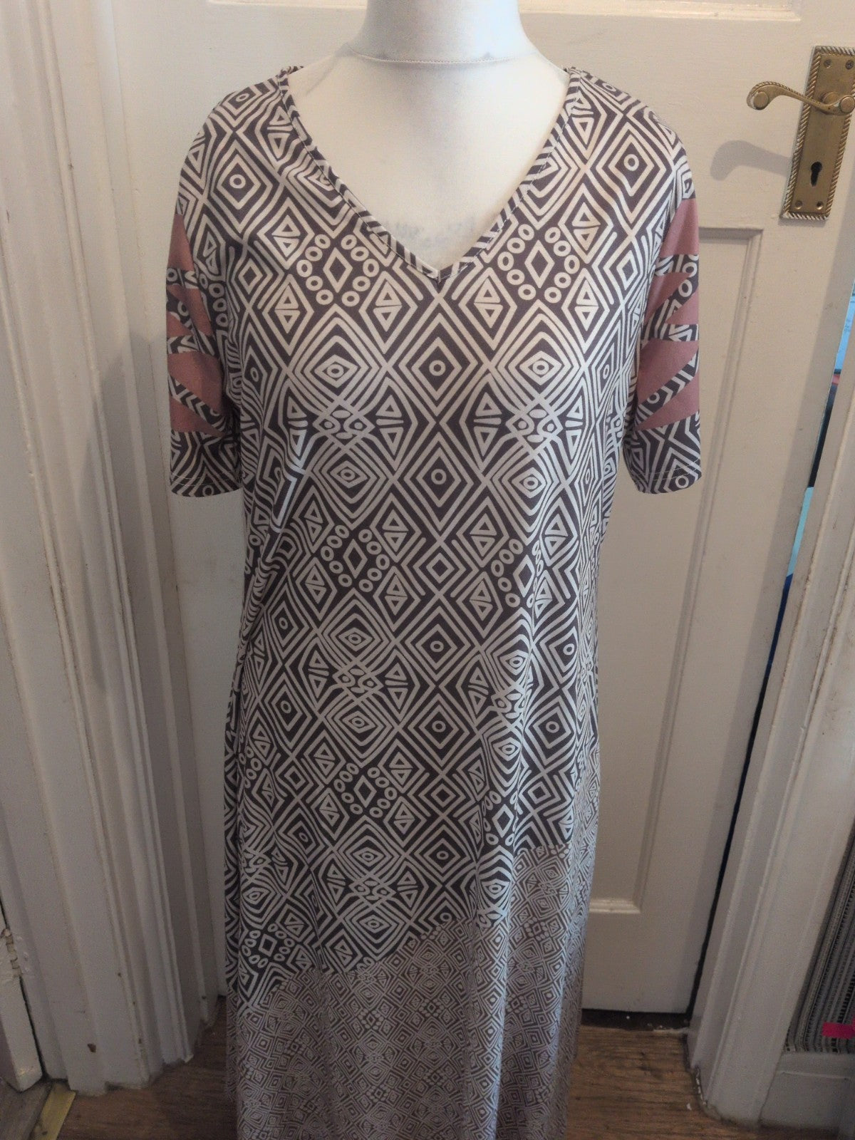 Ladies Size XL Charcoal Patterned Long Length Short Sleeve Maxi Dress