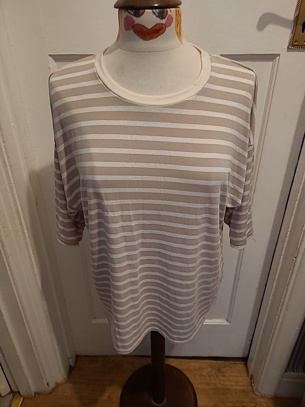 Ladies Peacocks Size 14 Beige White Striped Short Sleeved Tshirt