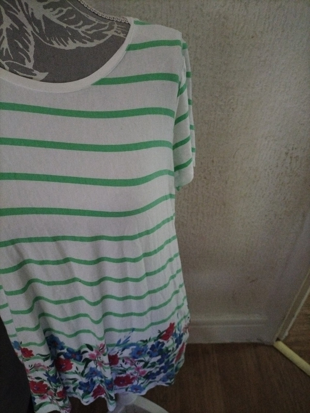Ladies Tu Size 14 Short Sleeved Floral Tshirt