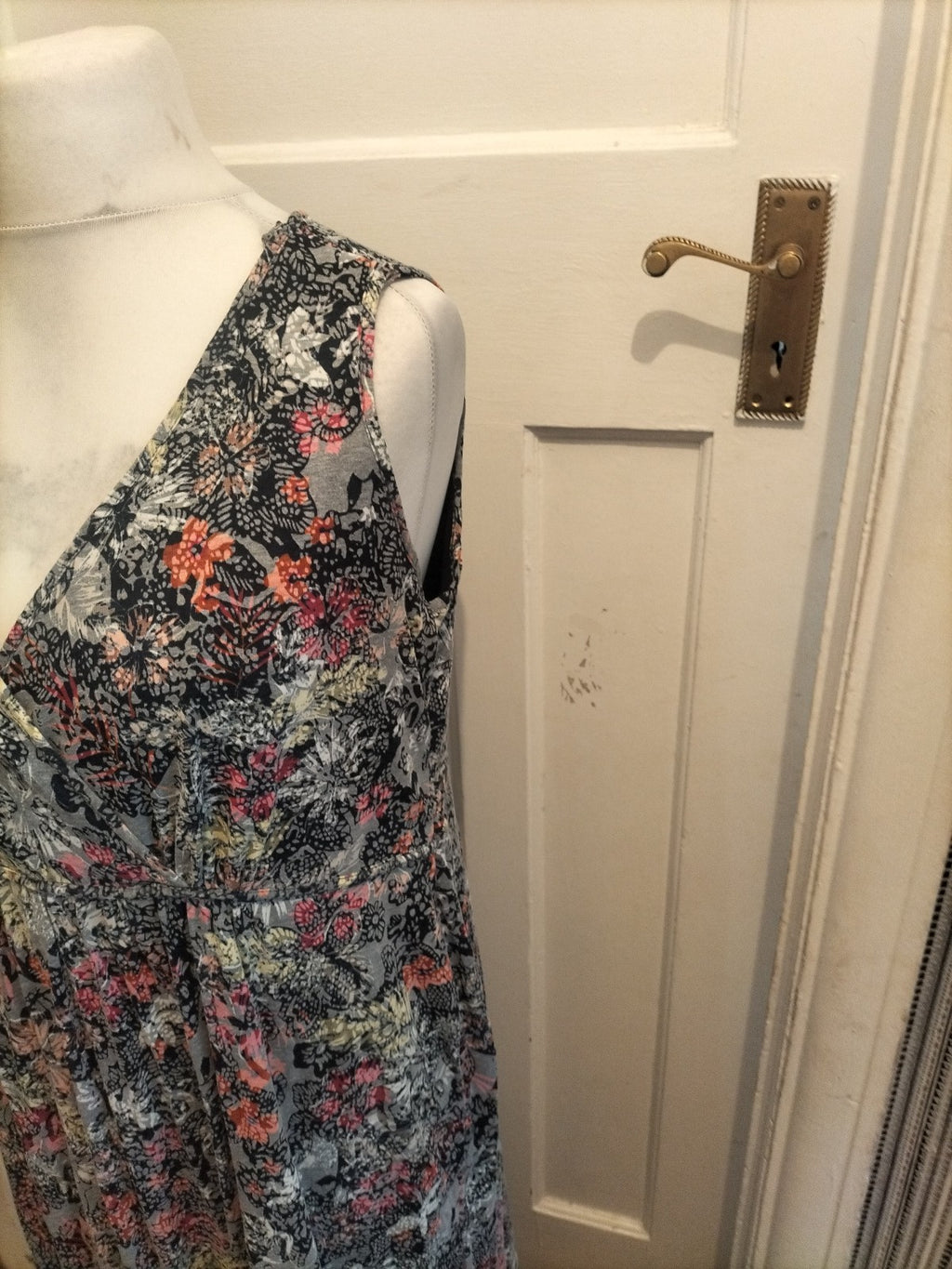 16-18 Grey Floral Lined Long Length Floral Sleeveless Dress