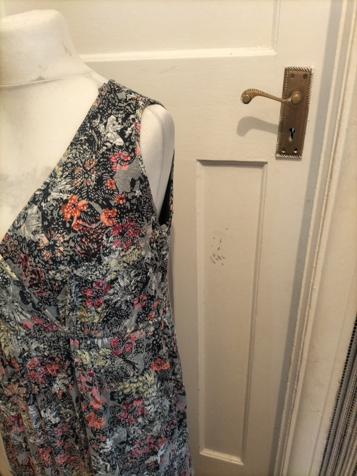 16-18 Grey Floral Lined Long Length Floral Sleeveless Dress