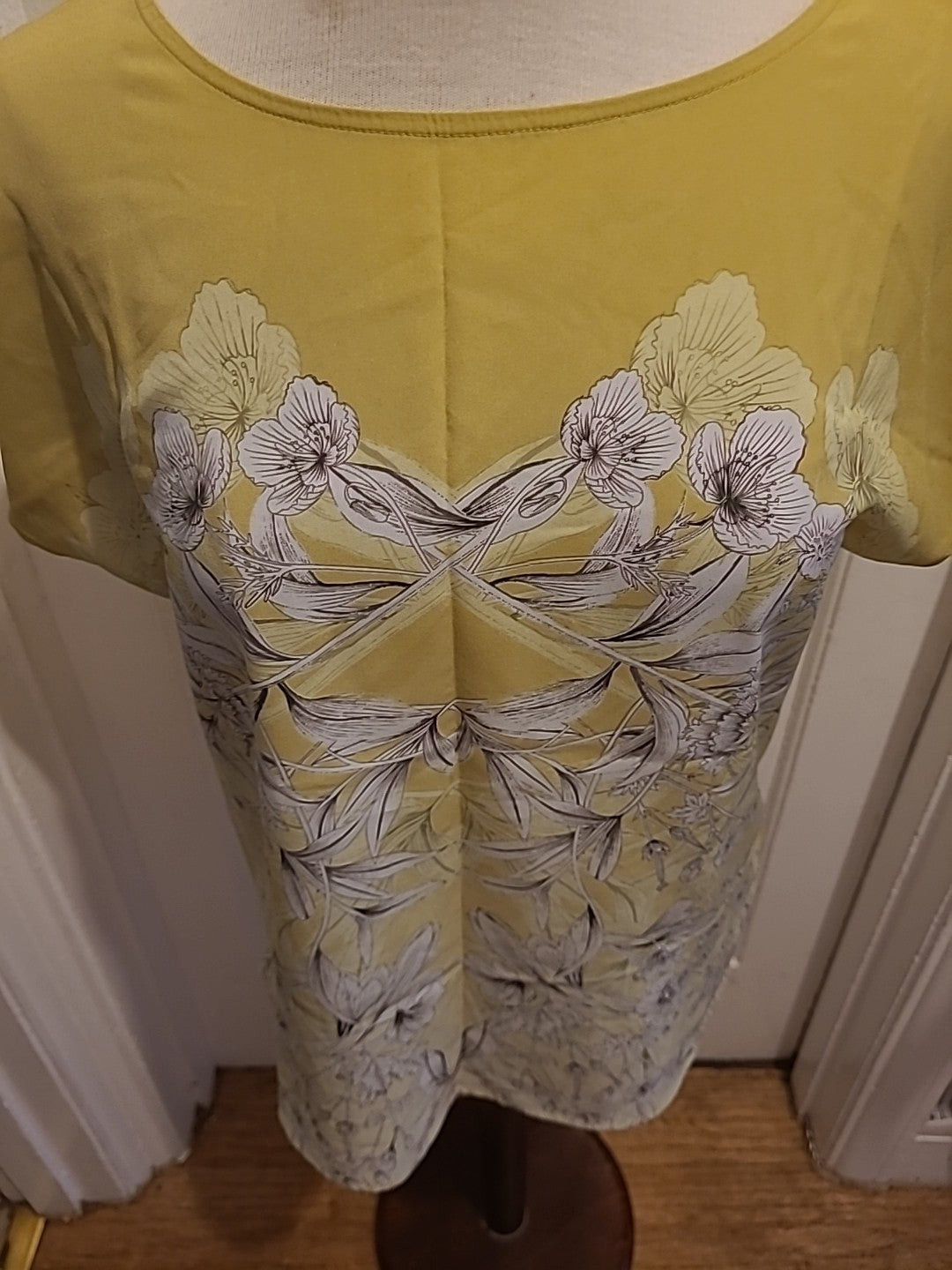 Ladies Next Size 10 Yellow White Floral Short Sleeved Tshirt