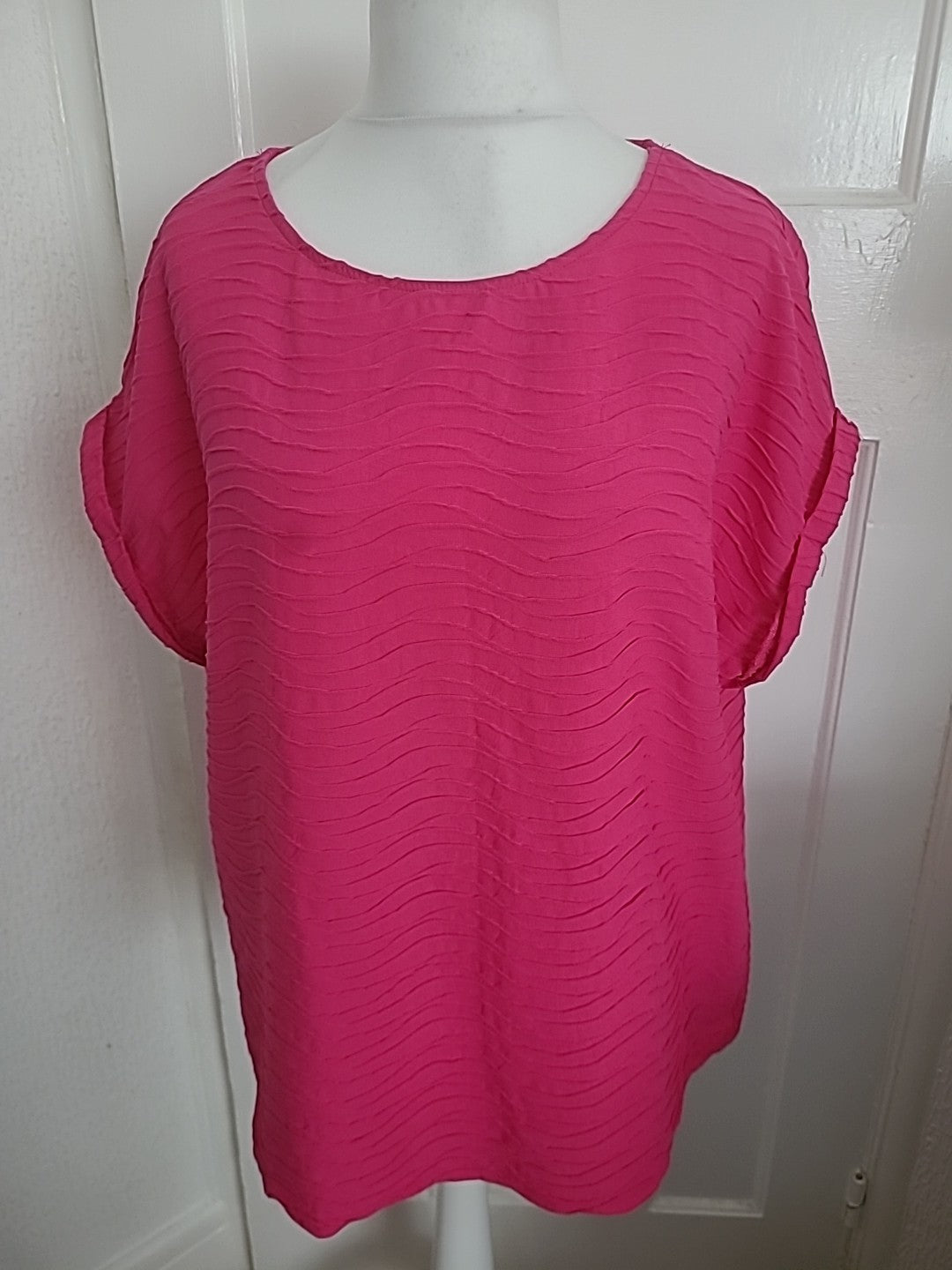 Ladies Peacocks Size 22 Hot Pink Textured Short Sleeved Blouse