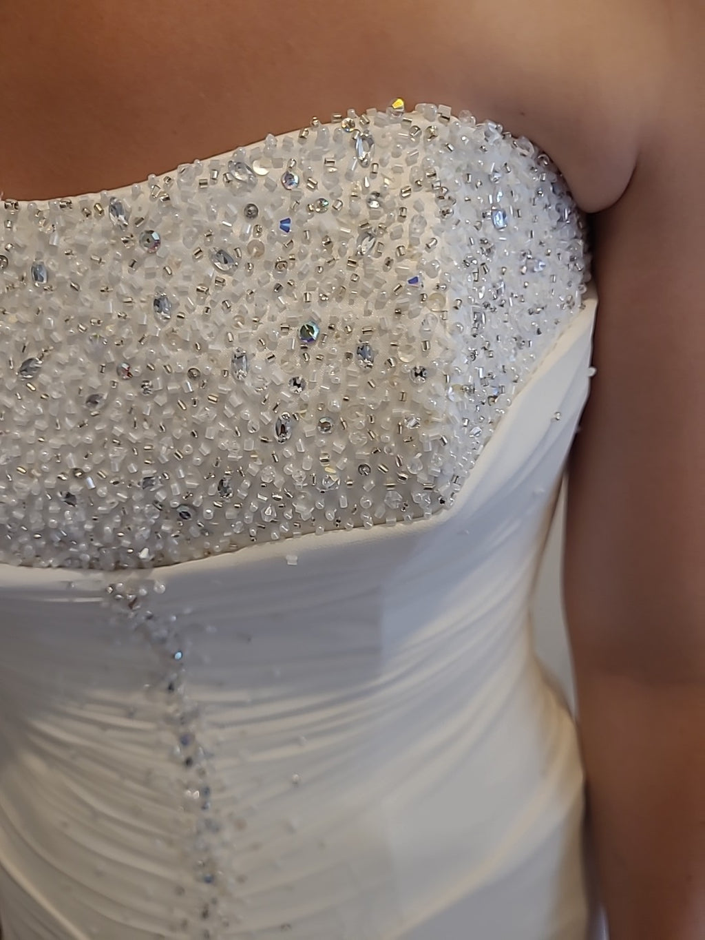 Ladies Wedding Gown Size 8 D'ZAGE Pale Ivory & Sequins