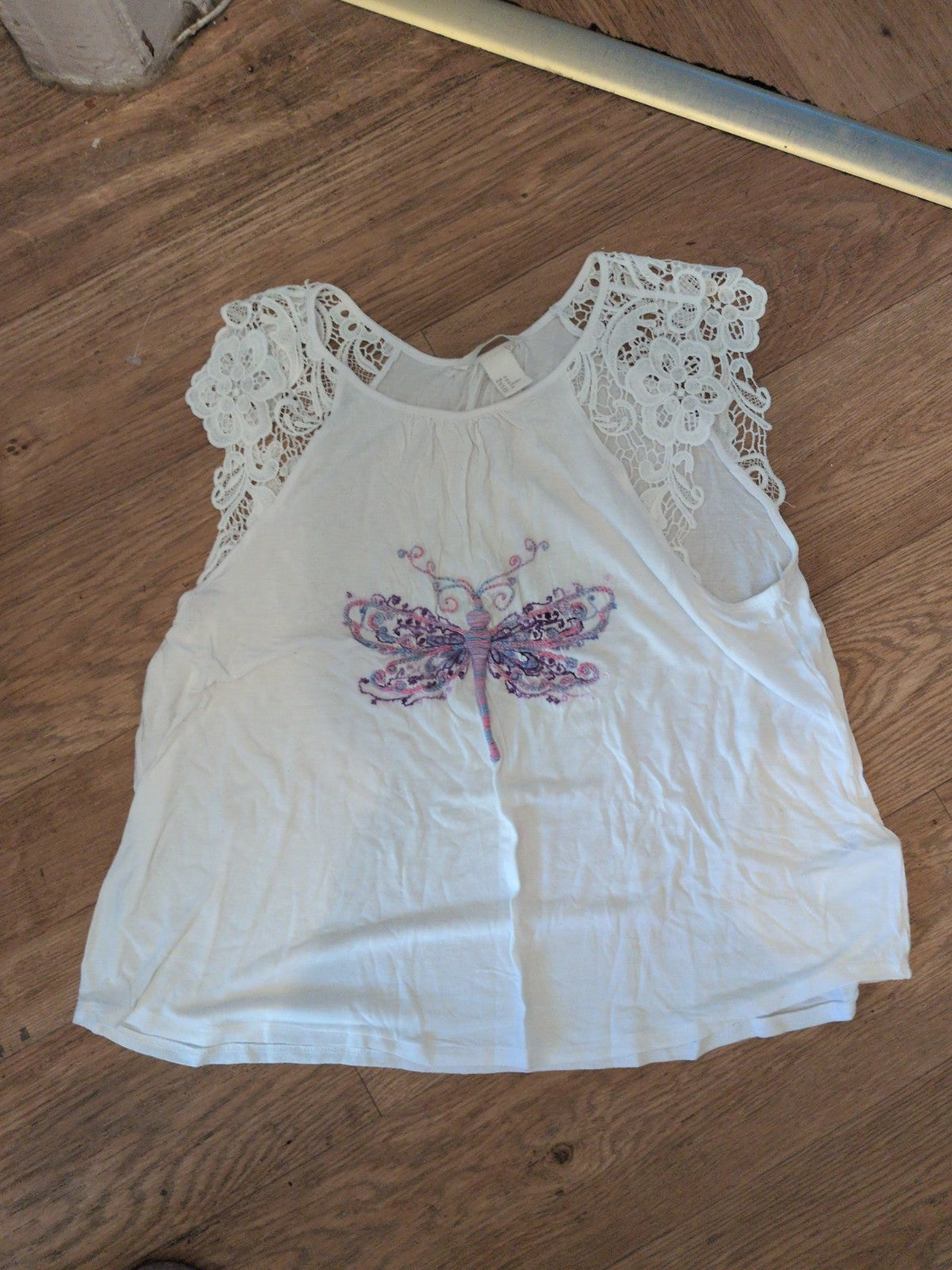 H&M Medium White Dragonfly Short Sleeve T-shirt