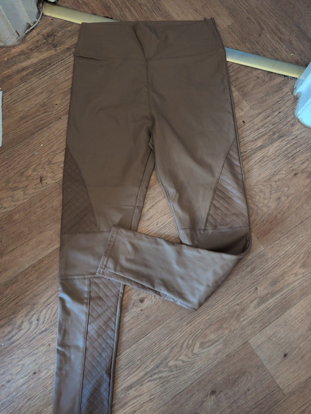 Ladies Apricot Size Medium Brown Pleather Leggings