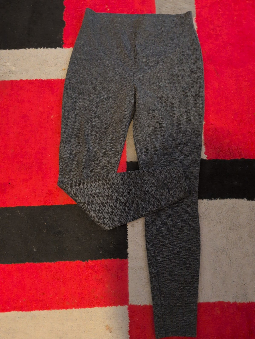Ladies Papaya Size 10 Grey Diamond Pattern Leggings