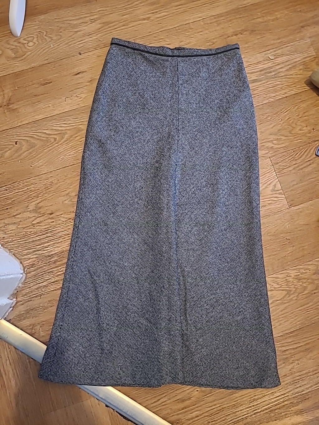 Ladies Hennes Size Euro 34 Black And White Lined Long Length Skirt