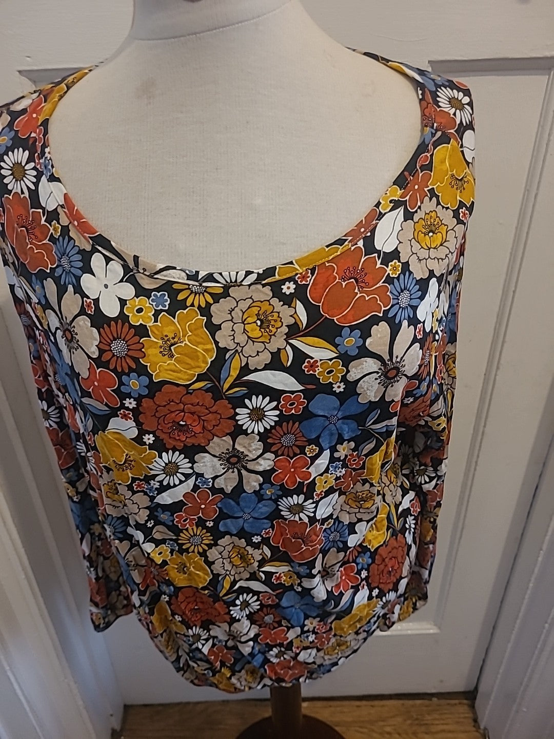 Ladies Tu Size 16 Black Floral Long Sleeve Blouse