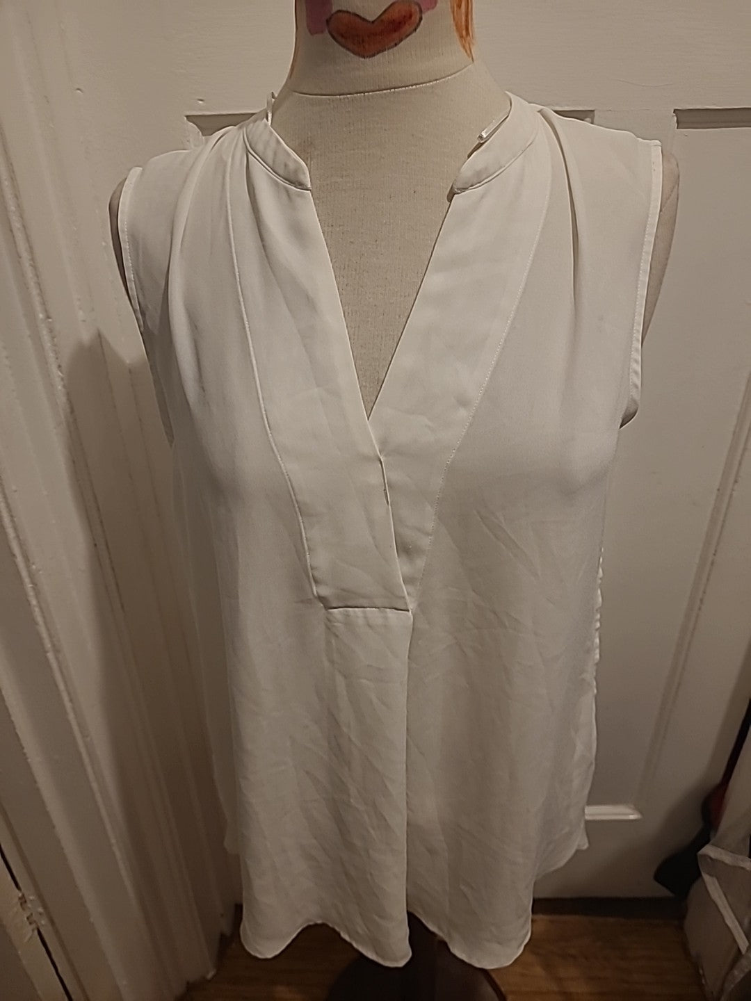 Ladies Yessica Size 14-16 White Sleeveless Blouse