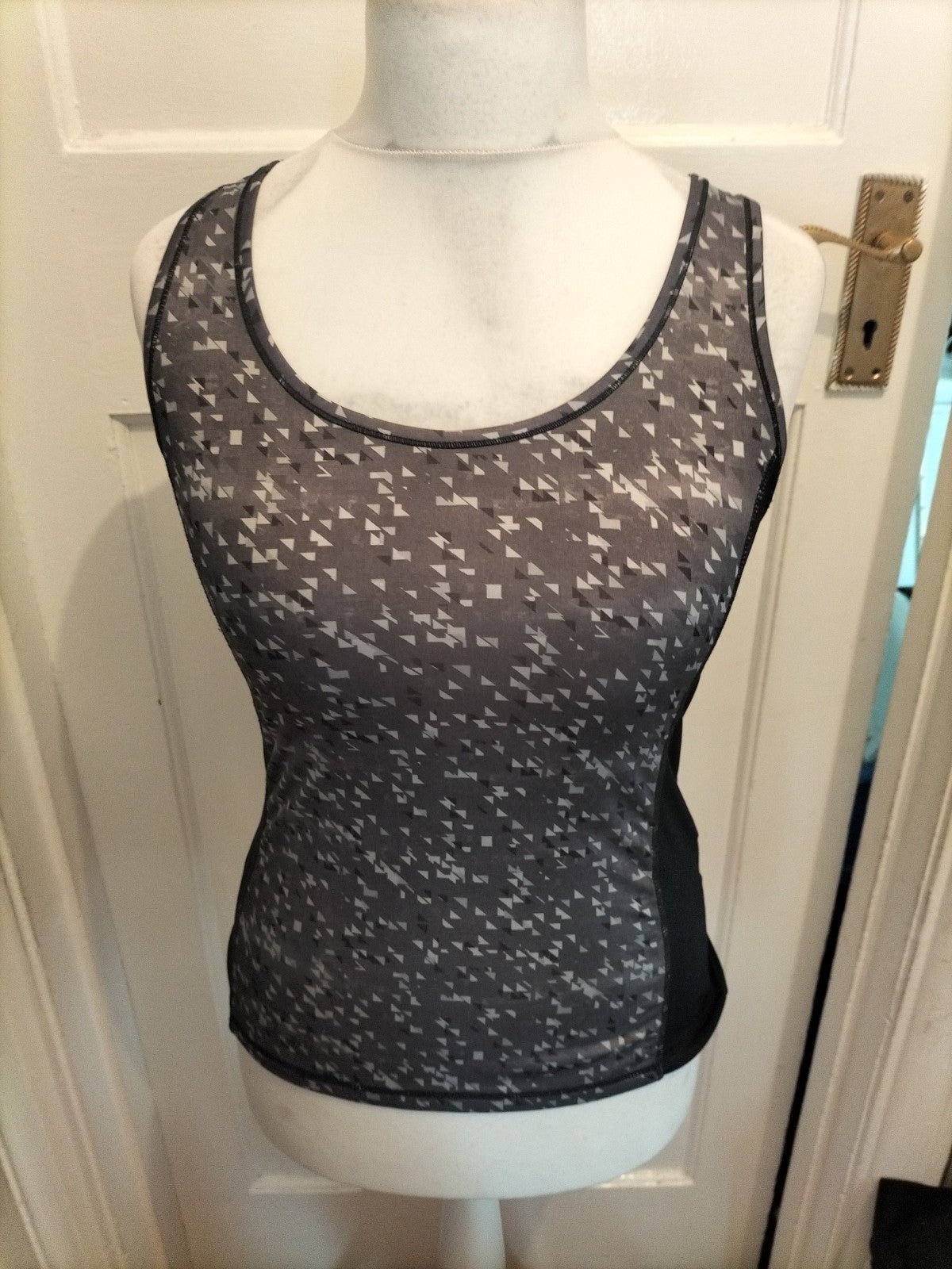 Ladies Crivit Size 10/12 Grey Patterned Sleeveless T-shirt