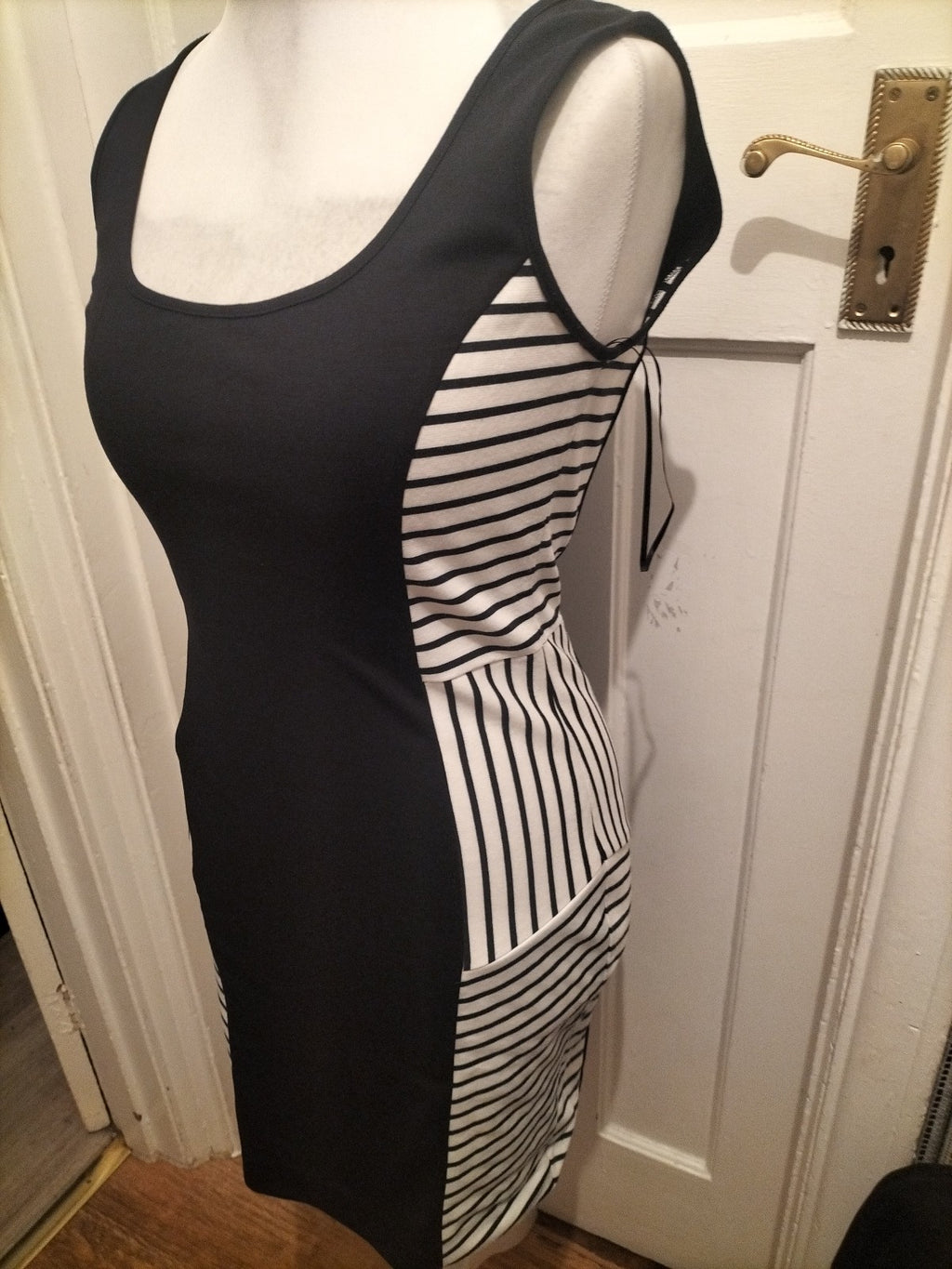 Ladies Zara Size L Black And White Striped Sleeveless Dress