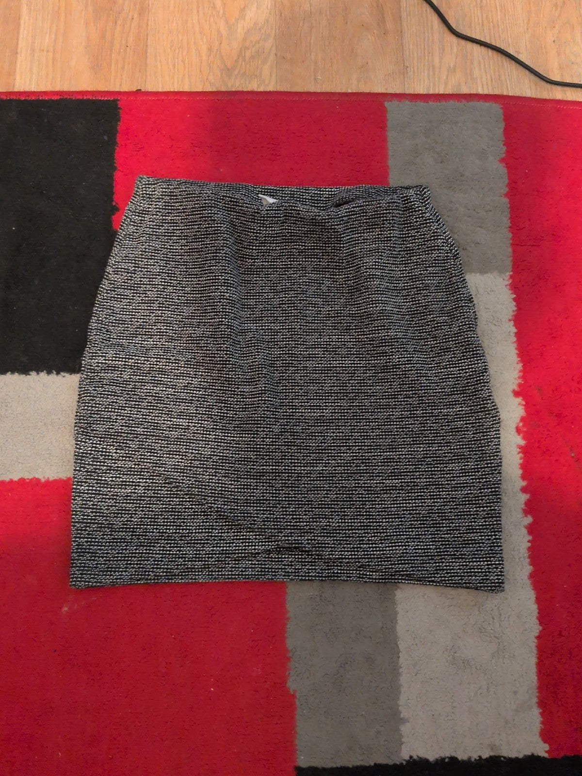 Ladies H&M Size Small Grey Fleck Mini Skirt Elasticated