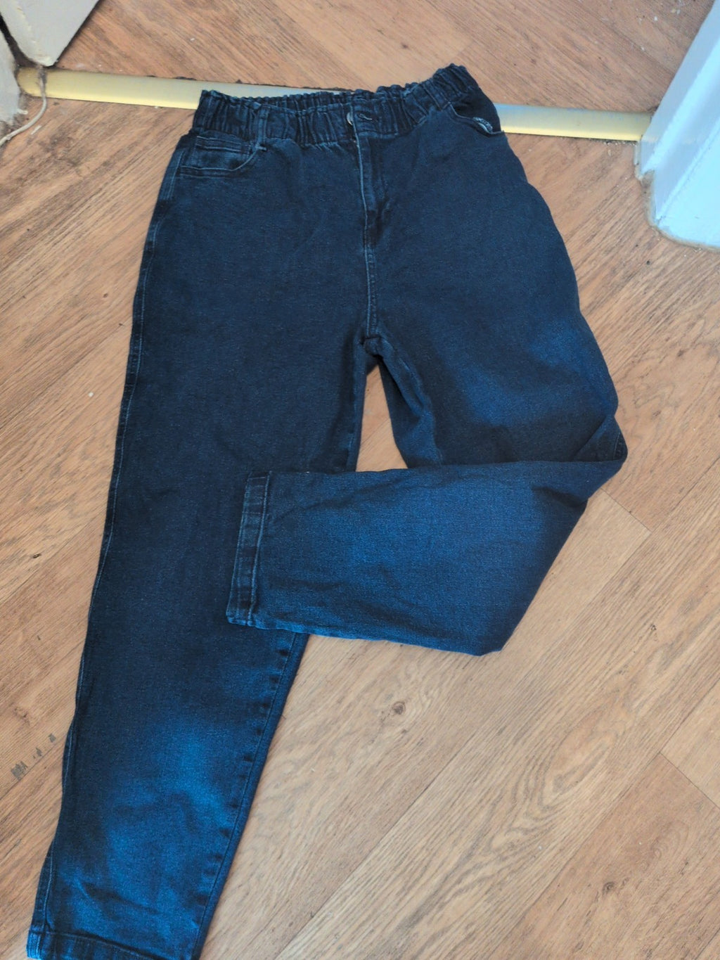 Ladies Beloved Size 8 Dark Blue Stretch Jeans