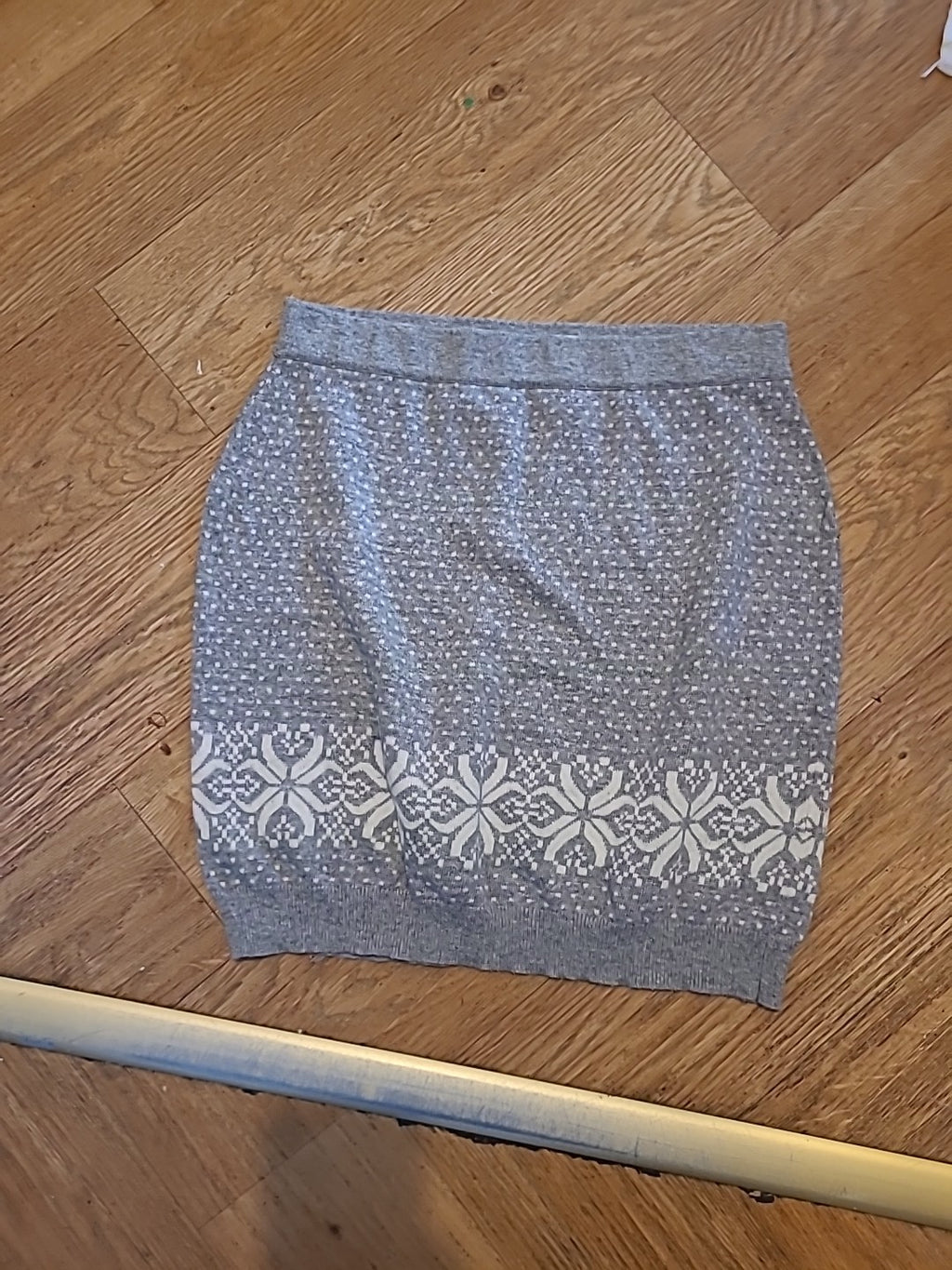 Ladies Oasis Size Medium Grey Spotted Slight Stretch Skirt