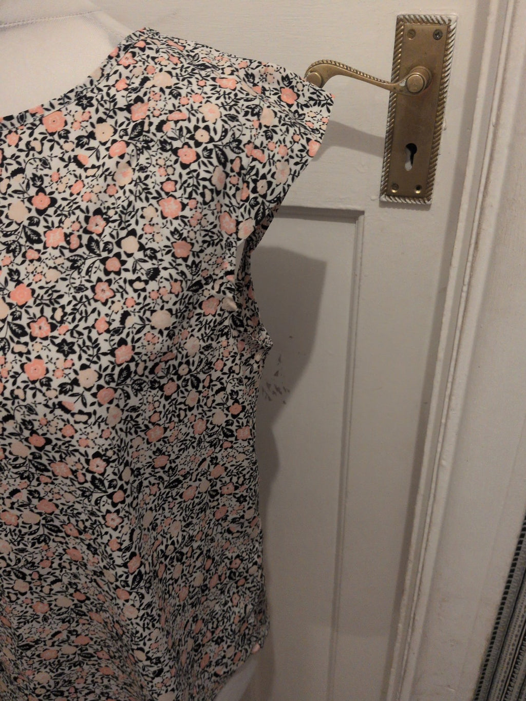 Peacocks Black White Pink Sleeveless Blouse Floral