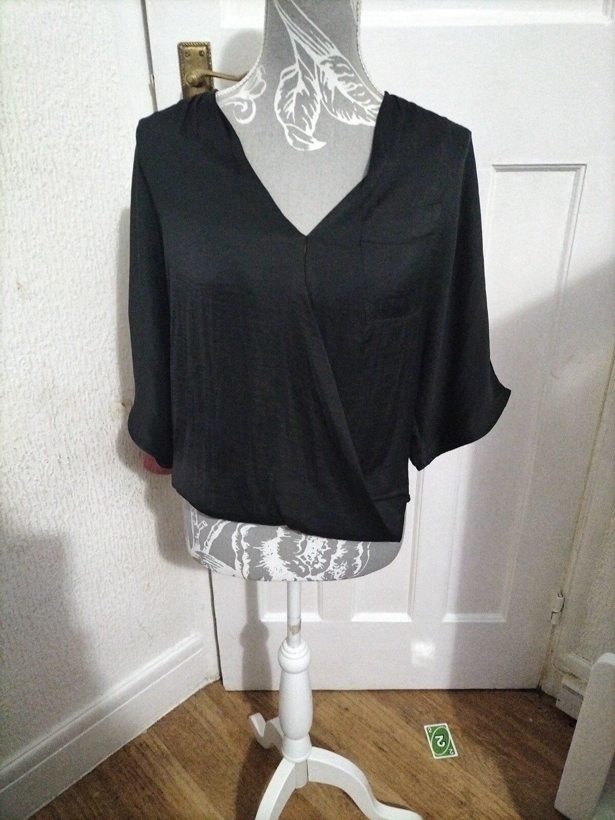 Ladies Unbranded Size 6 Black Short Sleeved Blouse