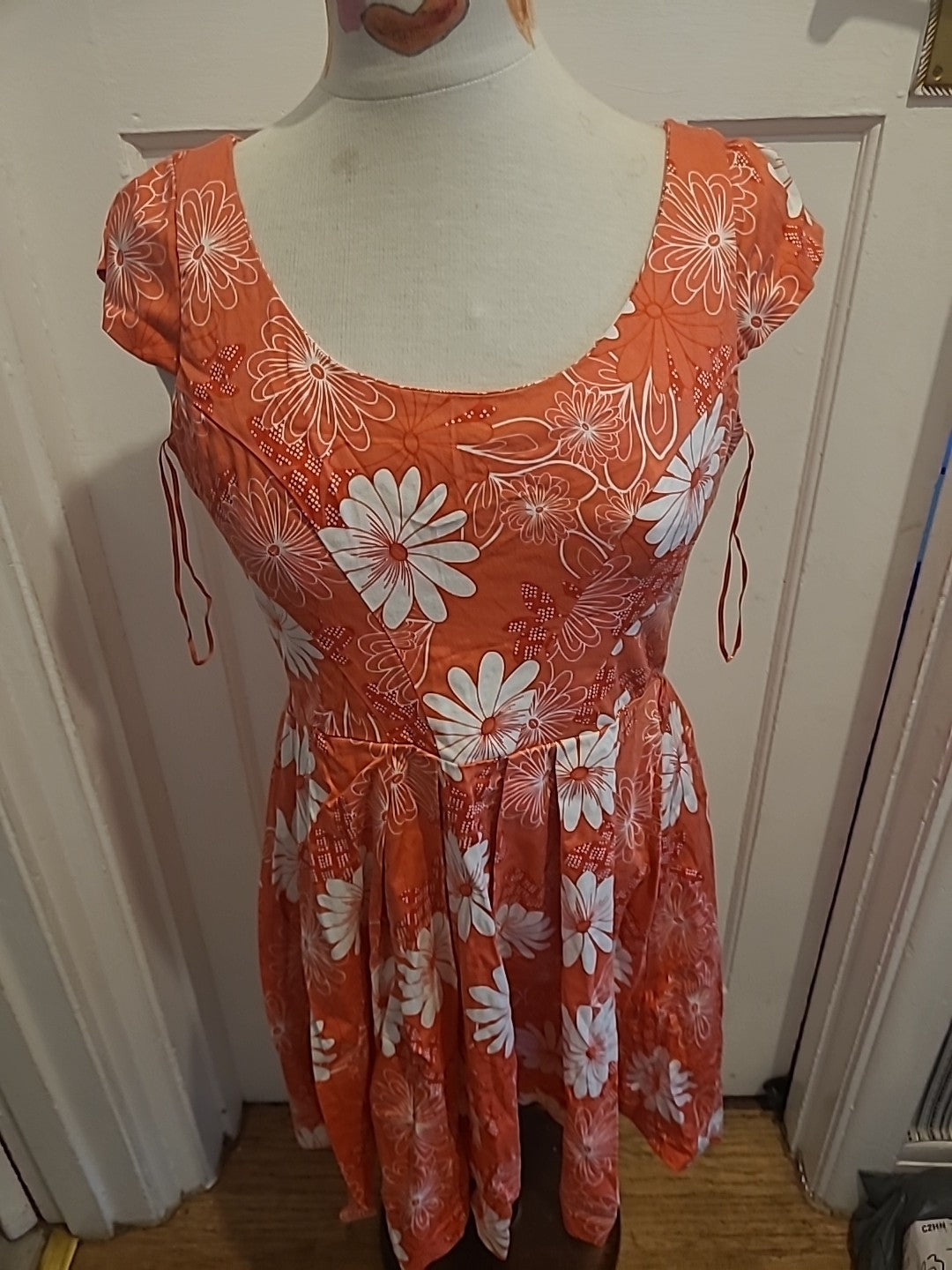 Ladies Oasis Size 8 Pink With White Floral Short Sleeve Dress