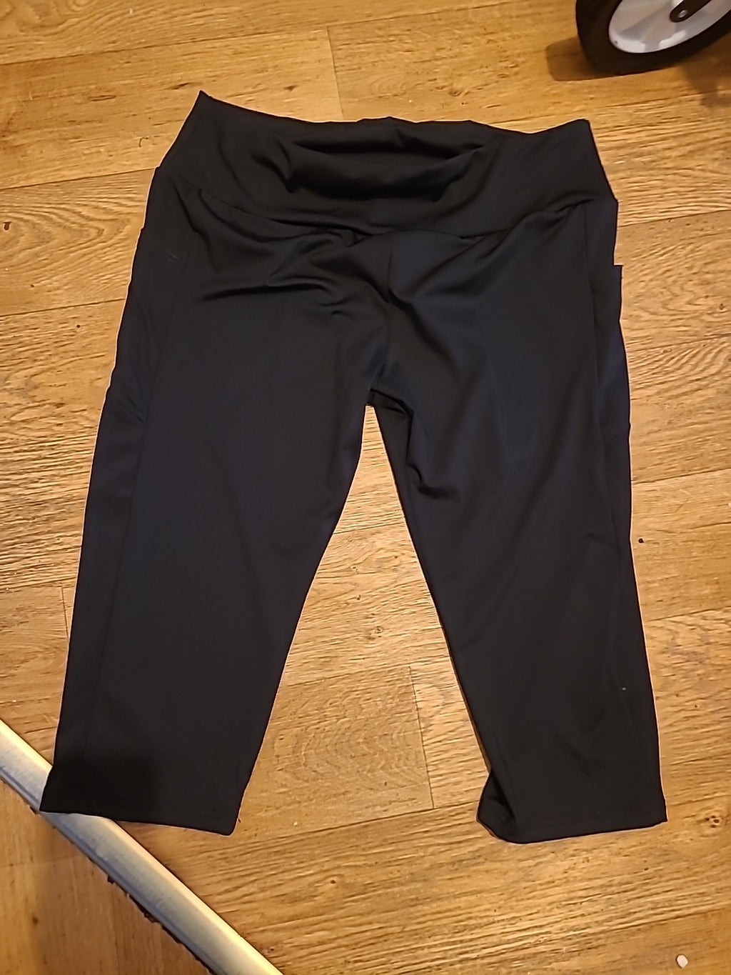 Ladies Size 3XL Black Cropped Leggings Gym Wear