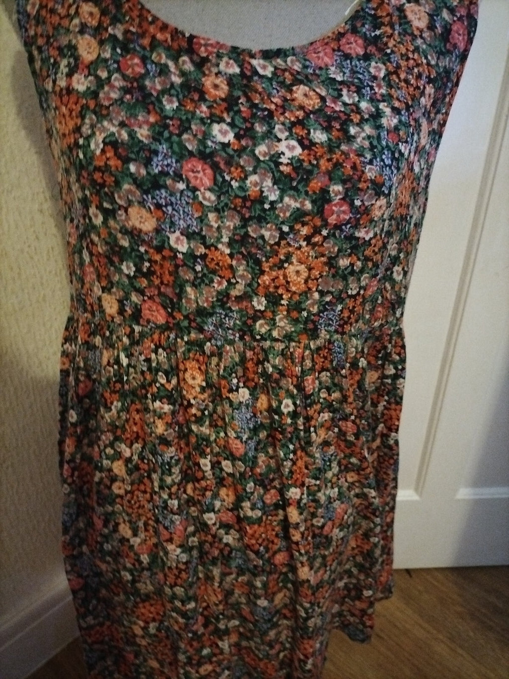 Ladies Whispering Smith Size Small Floral Sleeveless Long Top