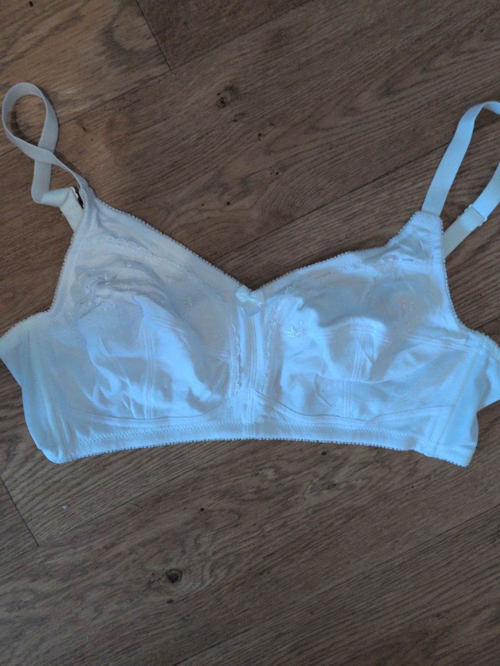 Bonmarche 40D White Boned No Pad No Wire Bra
