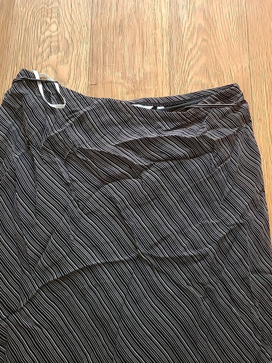 Ladies Primark Size 12 Black White Elasticated Skirt