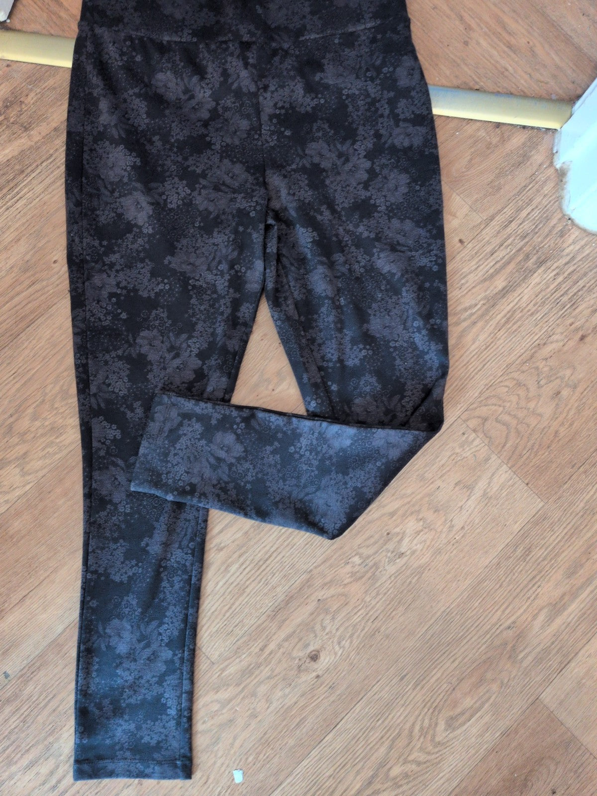 Nutmeg 14 Black And Grey Floral Legging