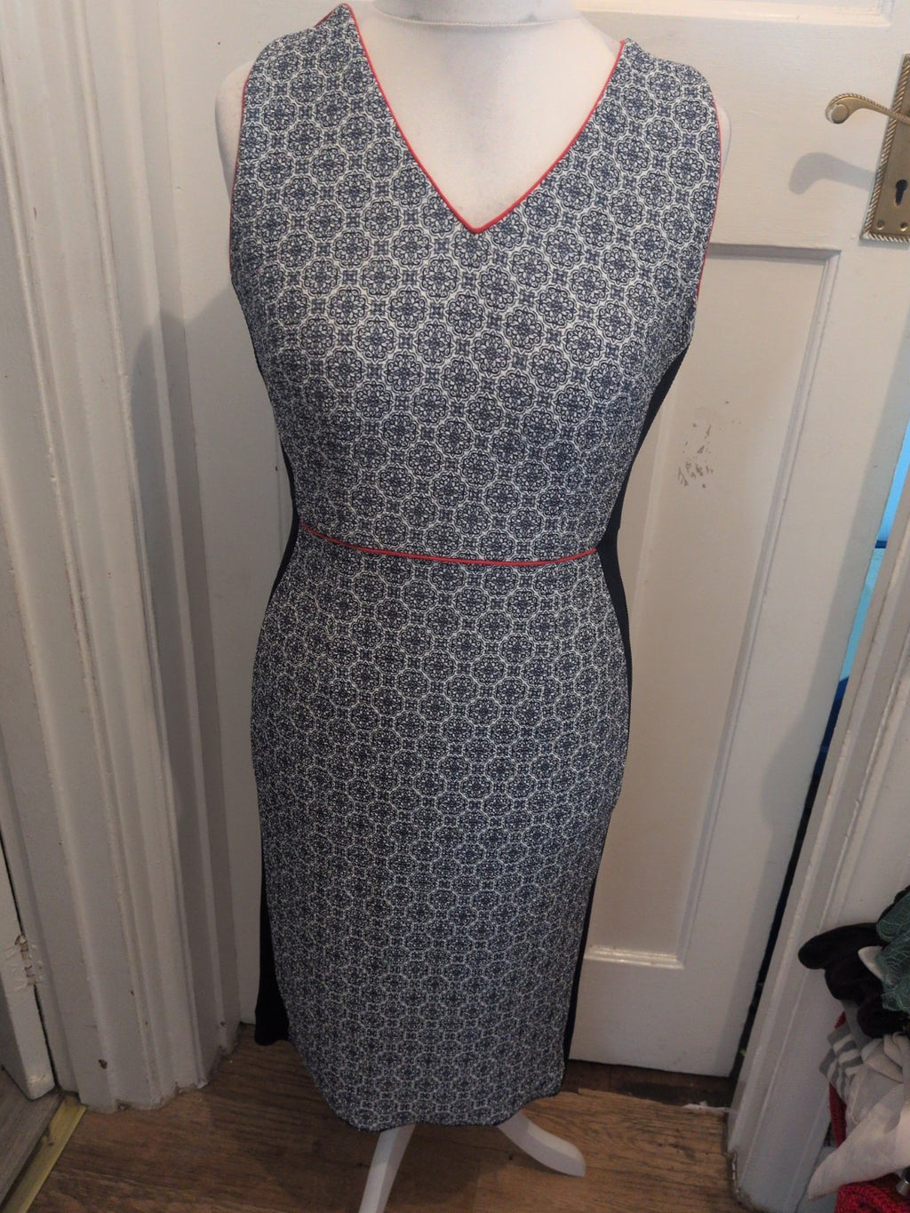 Ladies Tu Size 12 Navy And White With Orange Trim Sleeveless Dress