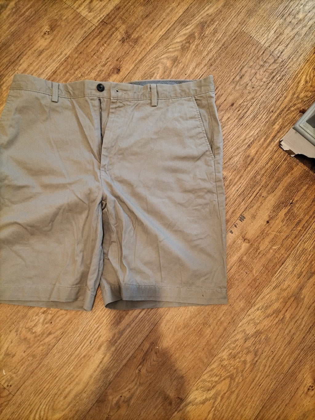 Mens Amazon Essentials Size 36" Beige Chino Shorts