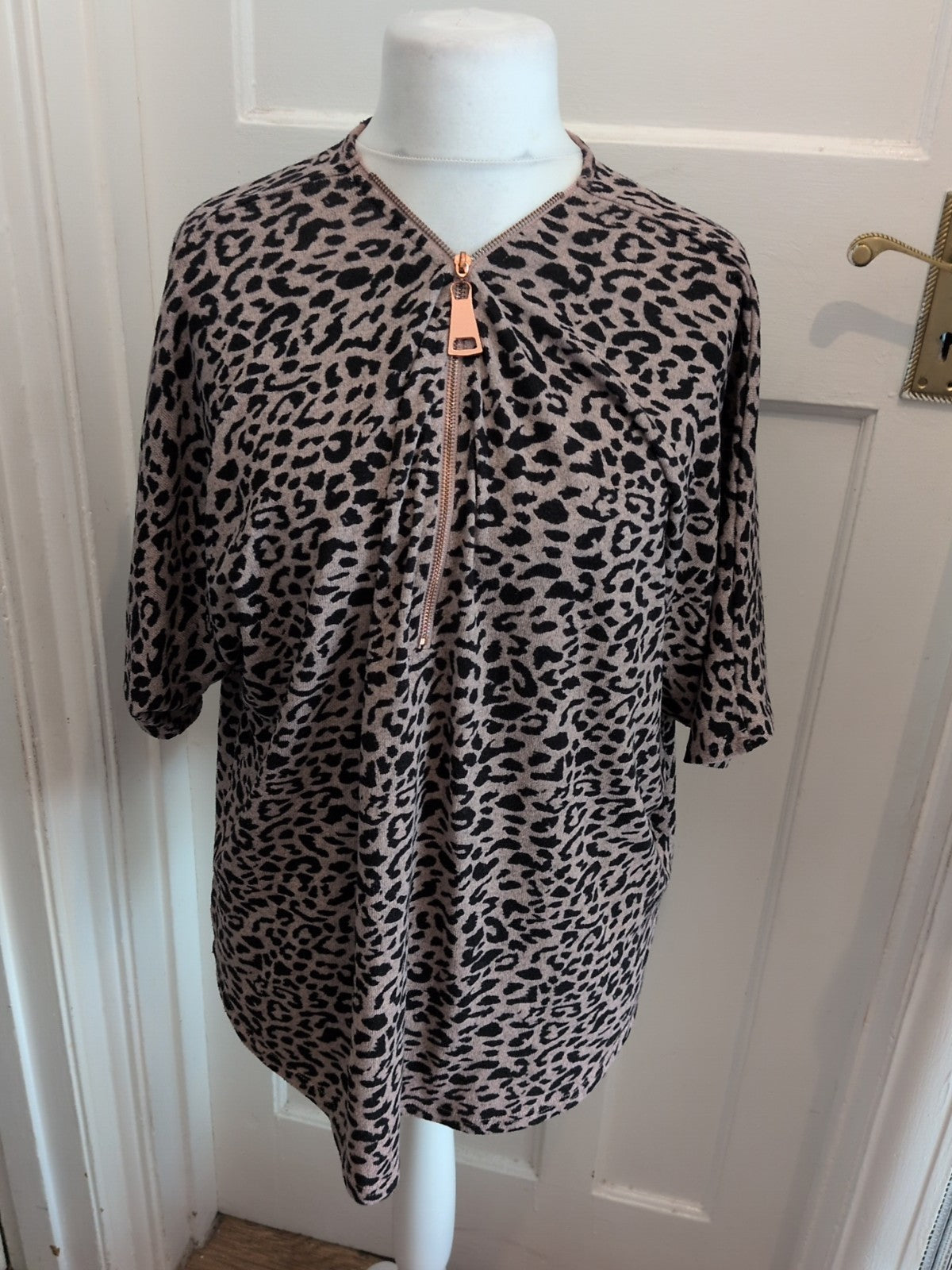 New Look 18 Pale Pink And Black Leopard Print Semi Zip Jumper