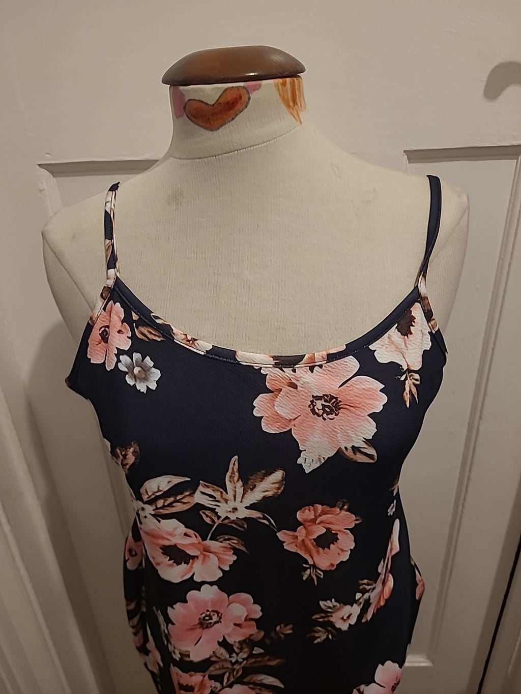 Ladies Size XL Black Floral Sleeveless Strappy Blouse