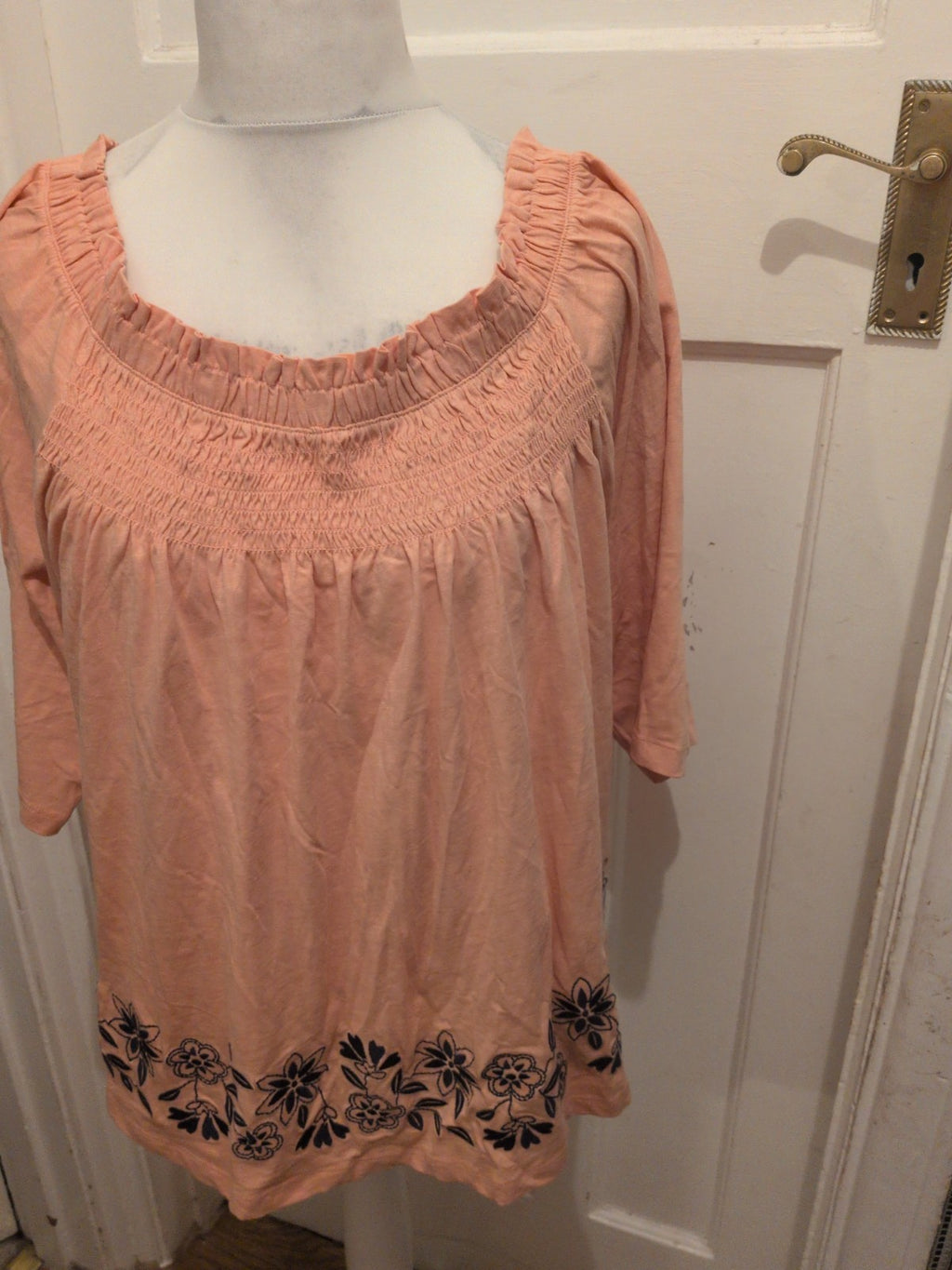 Ladies Papaya Size 18 Pink With Floral Embroidery Hem Short Sleeve Blouse