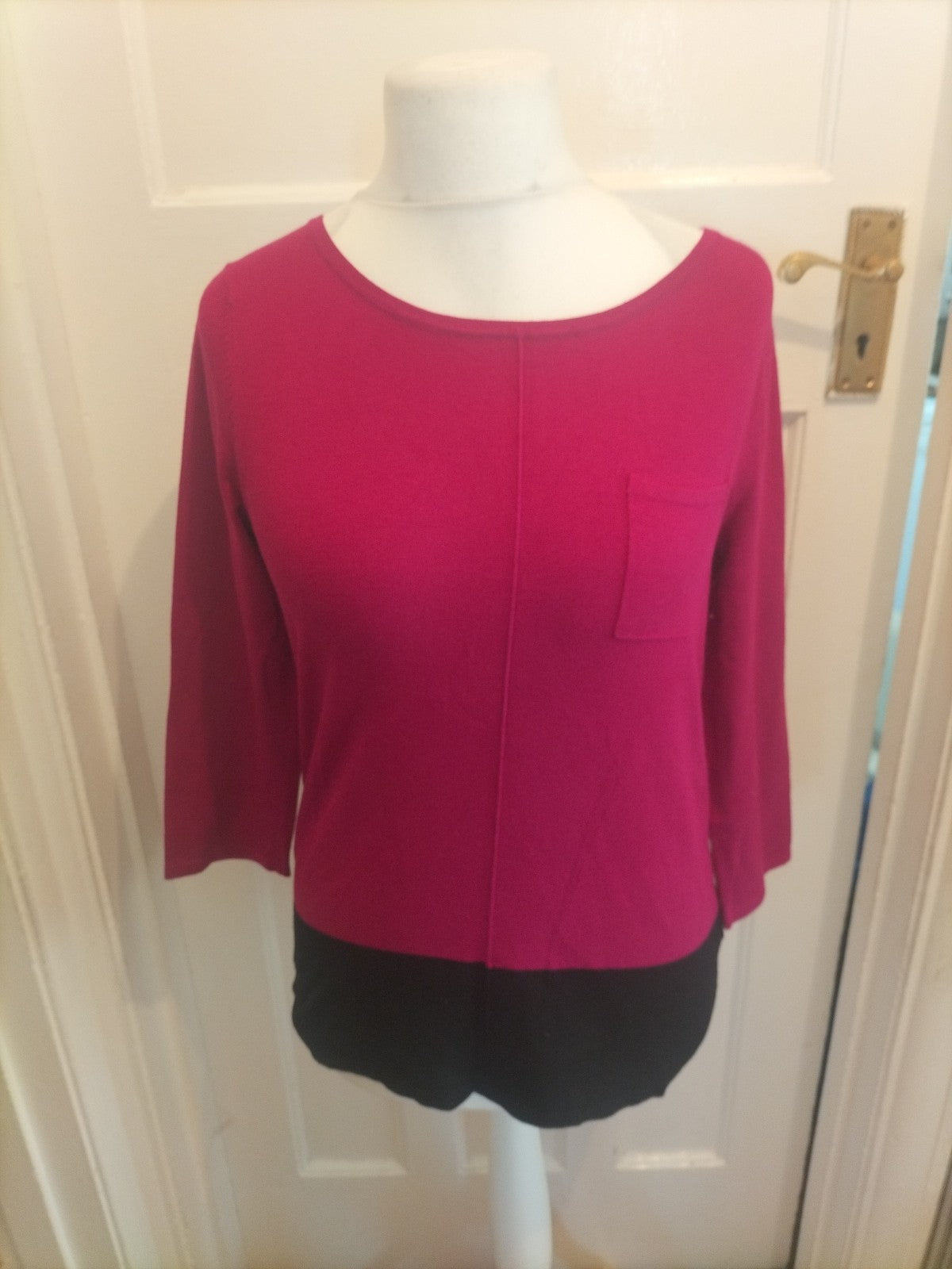 Ladies Cable & Gauge Size Small Purple And Black Blouse