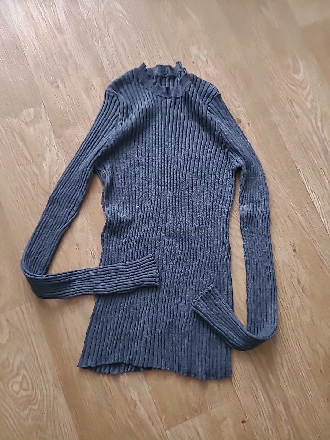 Ladies Size Small Grey Ribbed Long Sleeved Jumper