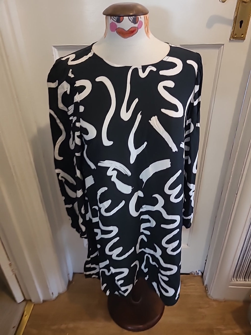 Ladies Shein Size Small Black/White Long Sleeved Dress