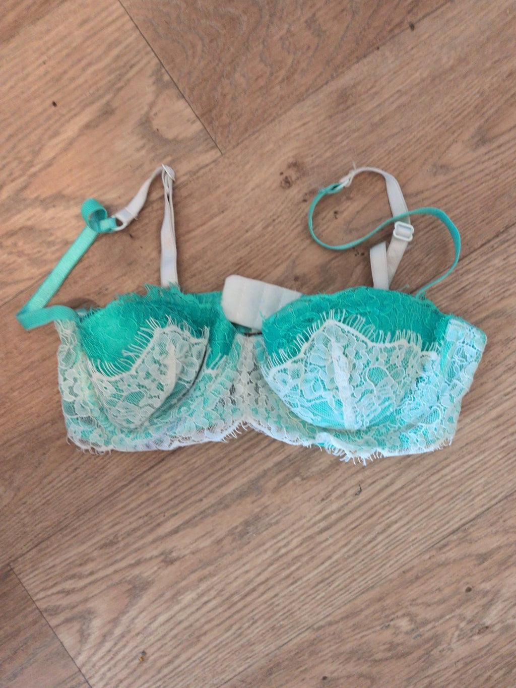 Topshop 32B Green Lace Padded And Wired Bra