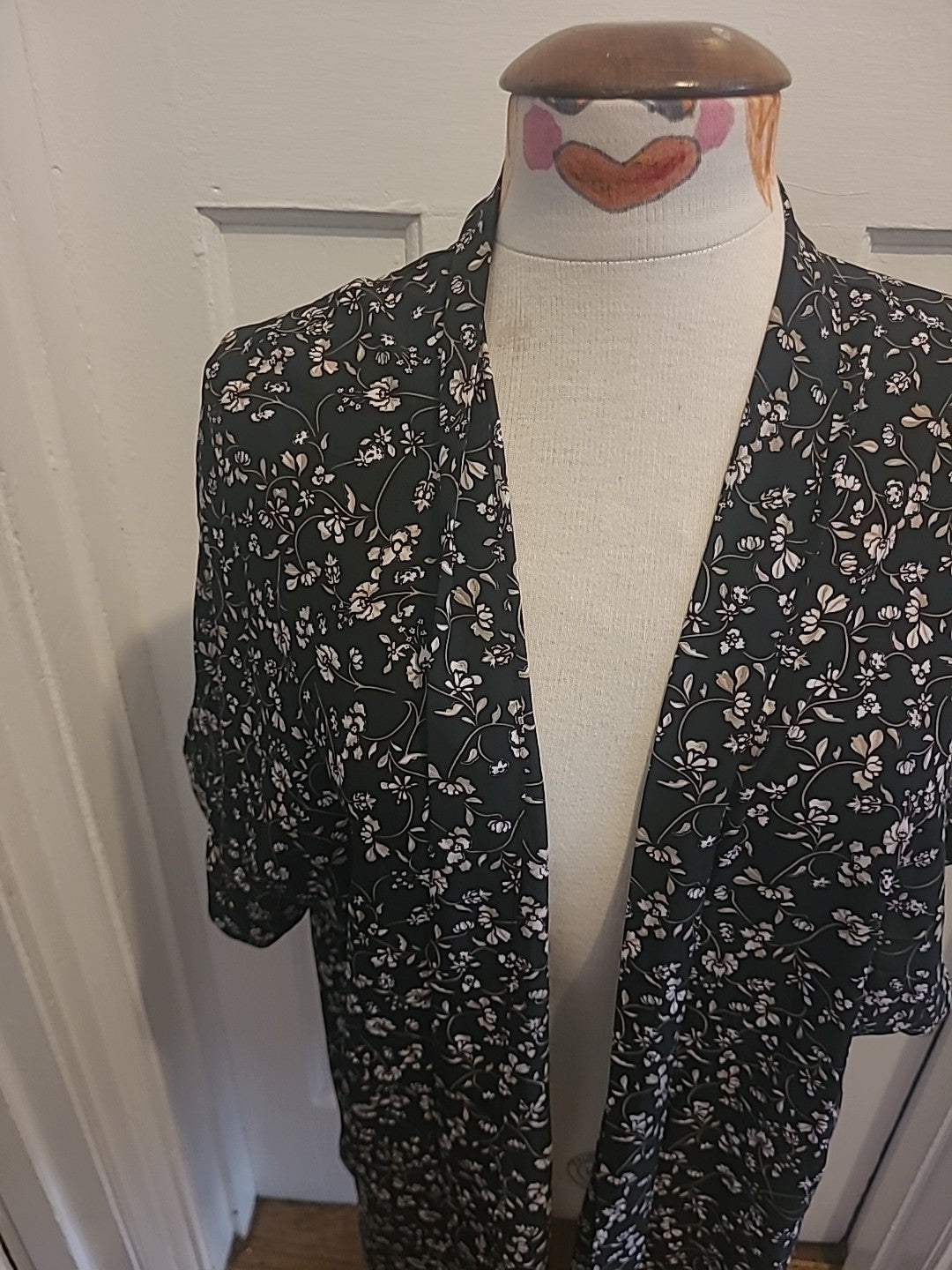 Ladies H&M Size Small Black Floral Oversized Cardigan