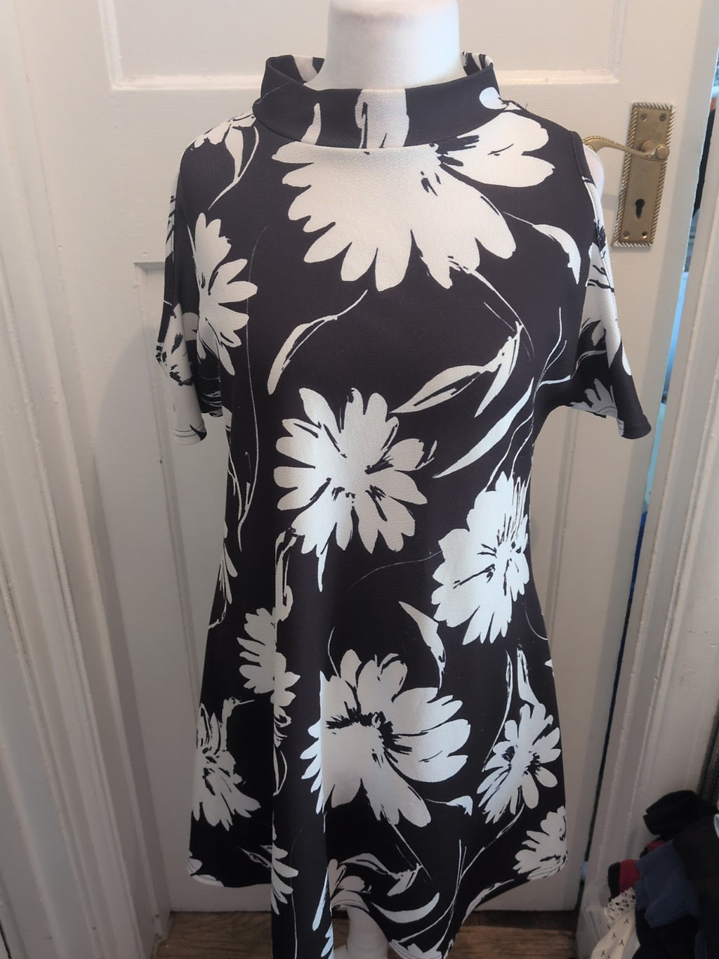 Peacocks 14 Black And White Floral Open Shoulder Dress