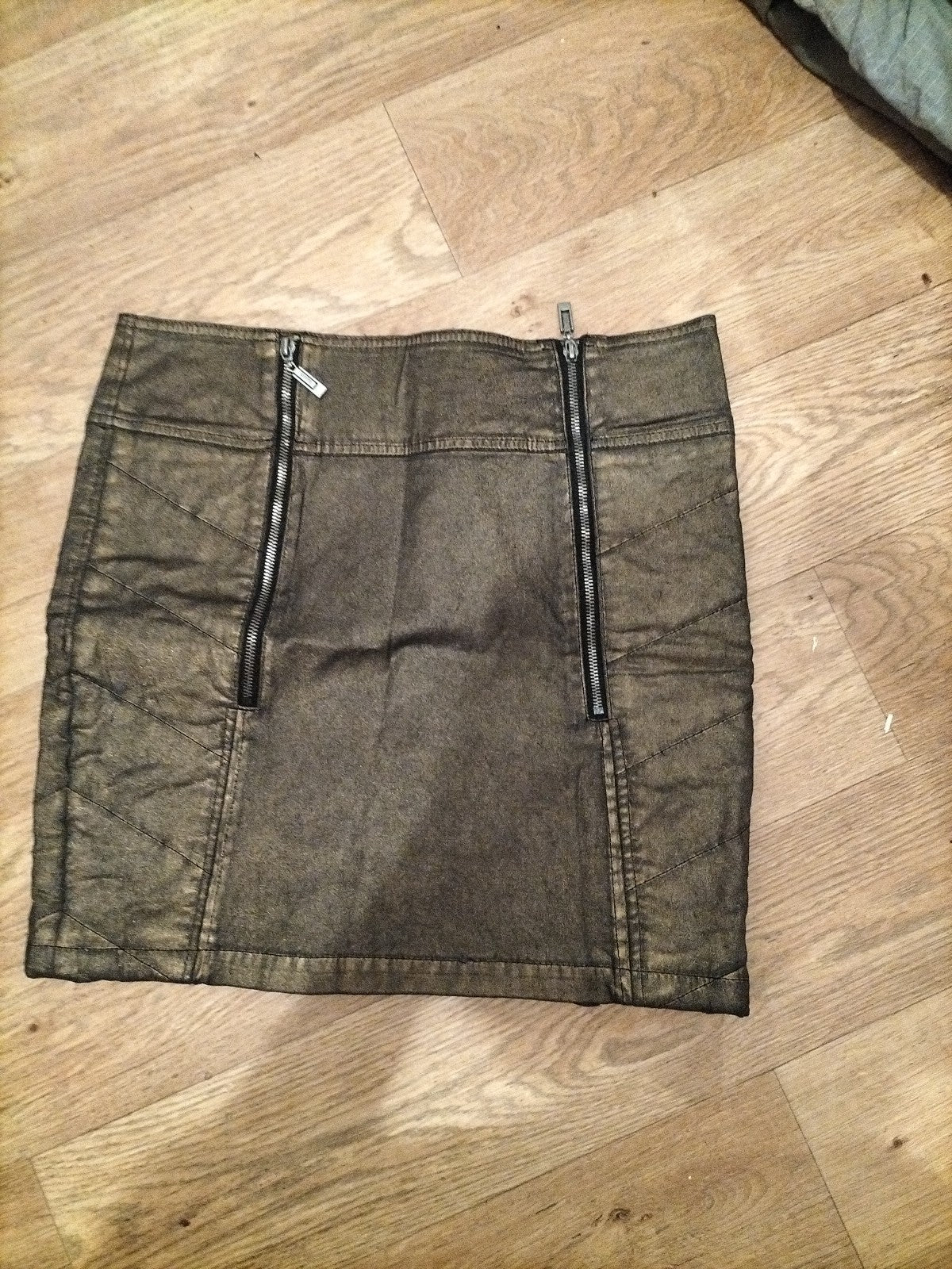Ladies Yest Size 10 Bronze Shimmer Skirt